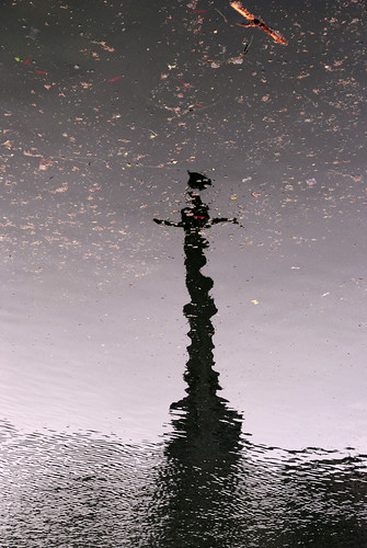 Cruz del Valle de los Caídos/ Reflejo en un estanque